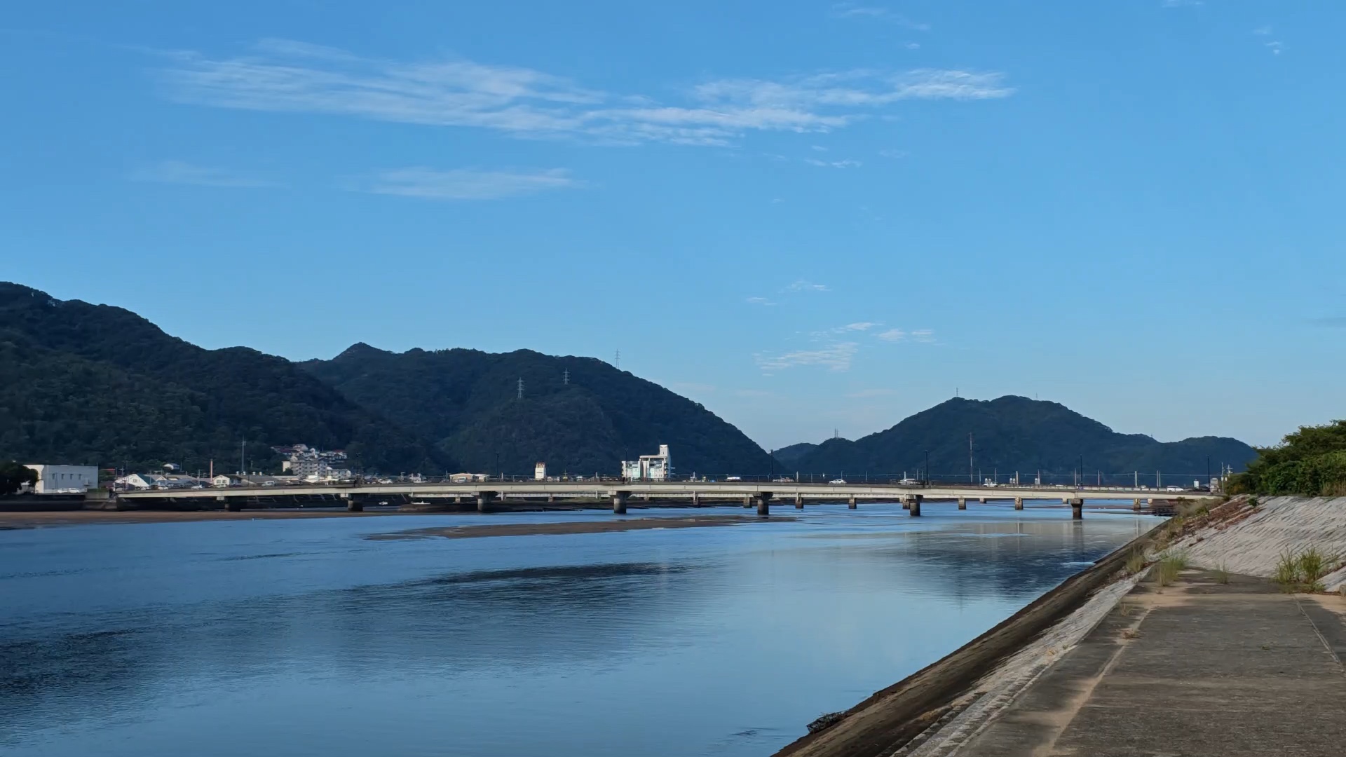川沿いの眺め